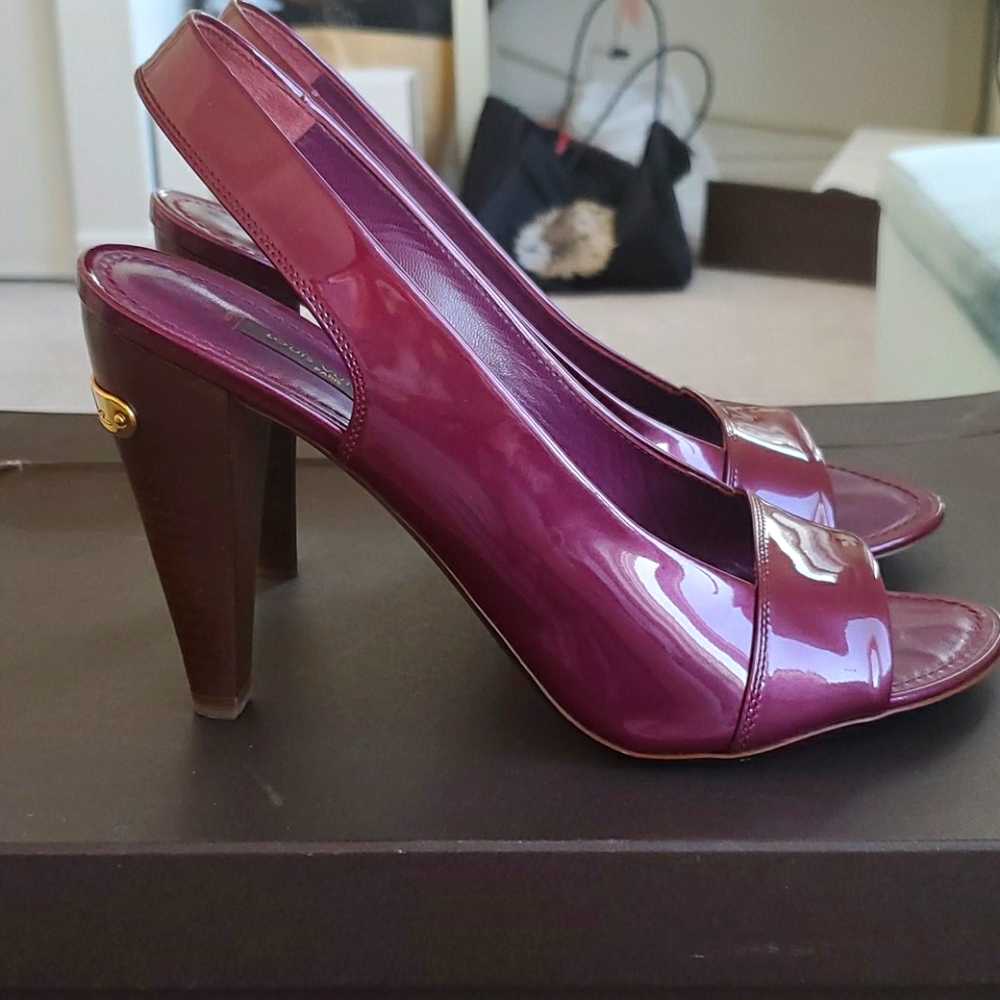 Louis Vuitton pivone  purple pumps
